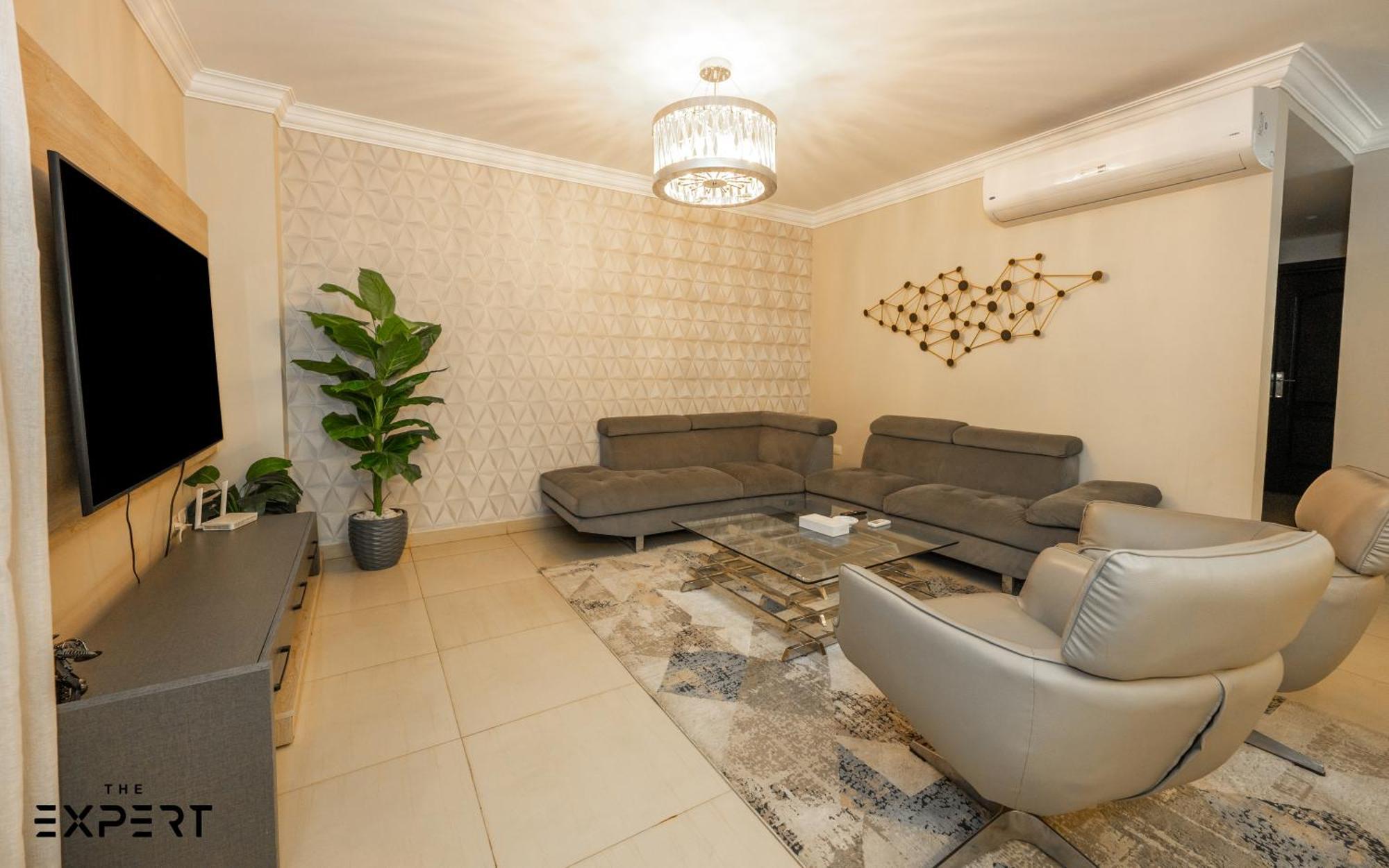 Luxury 2br Near The Airport Apartment