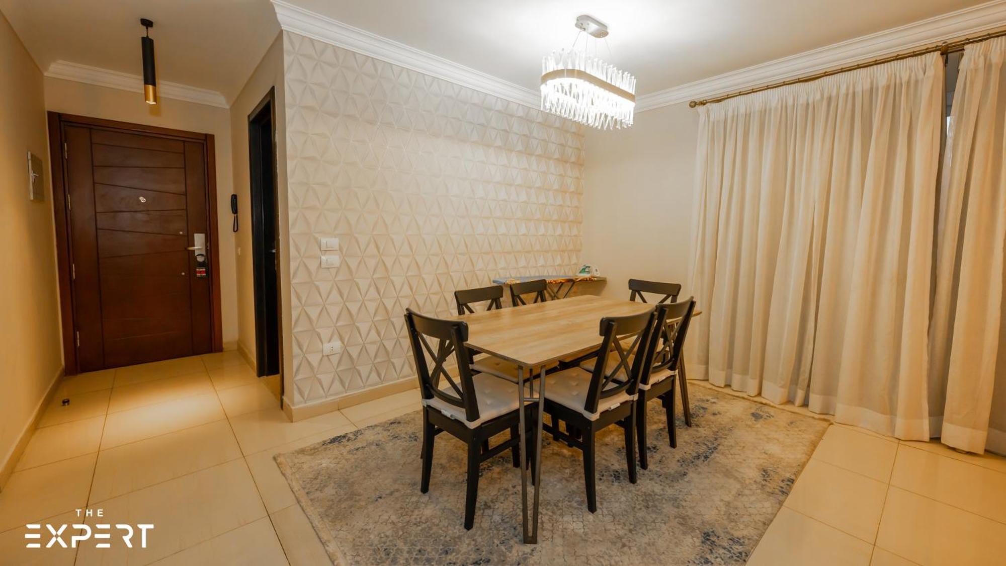 Luxury 2br Near The Airport Apartment